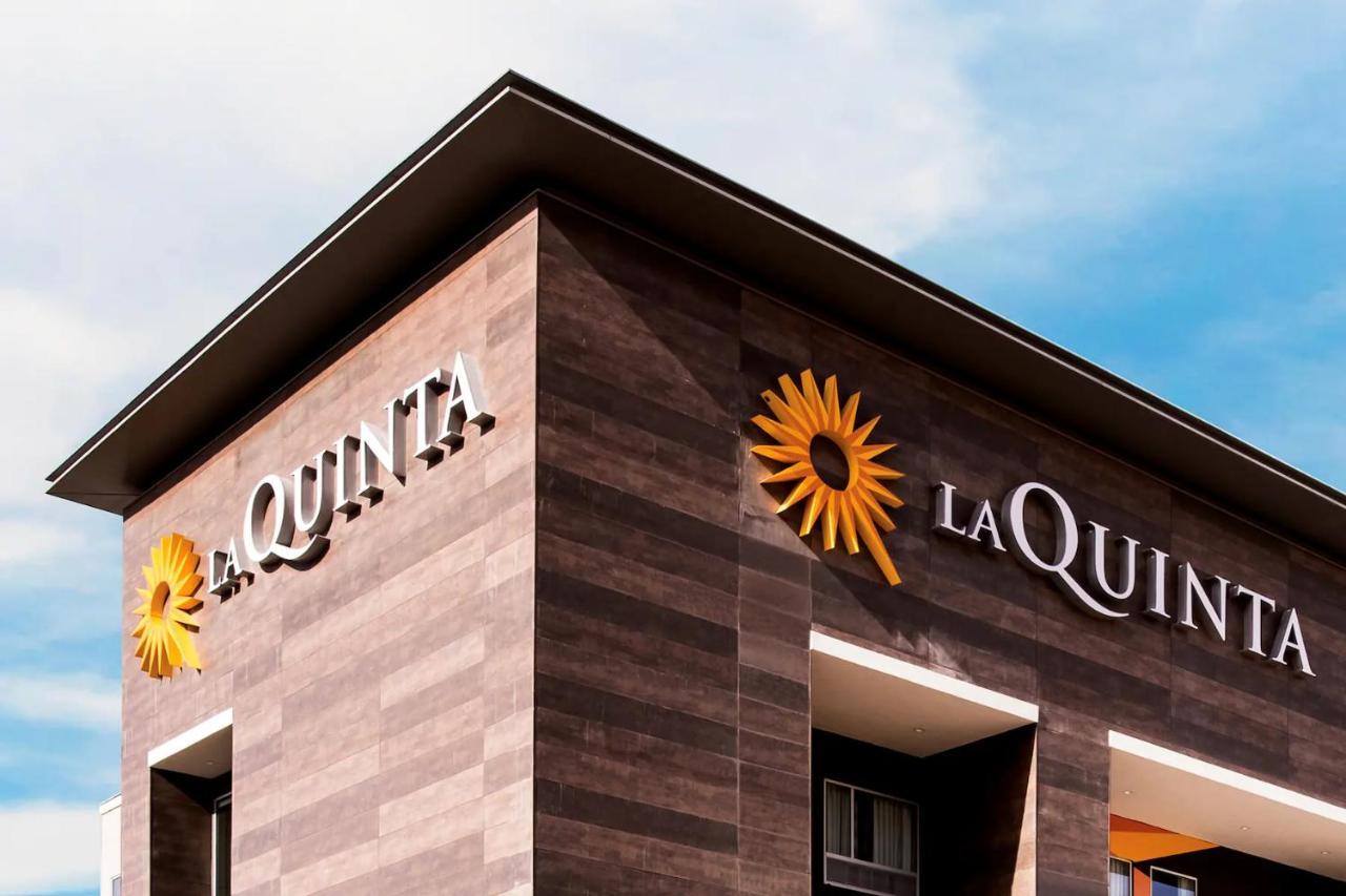 La Quinta Inn & Suites By Wyndham San Antonio Seaworld Lafb Екстериор снимка