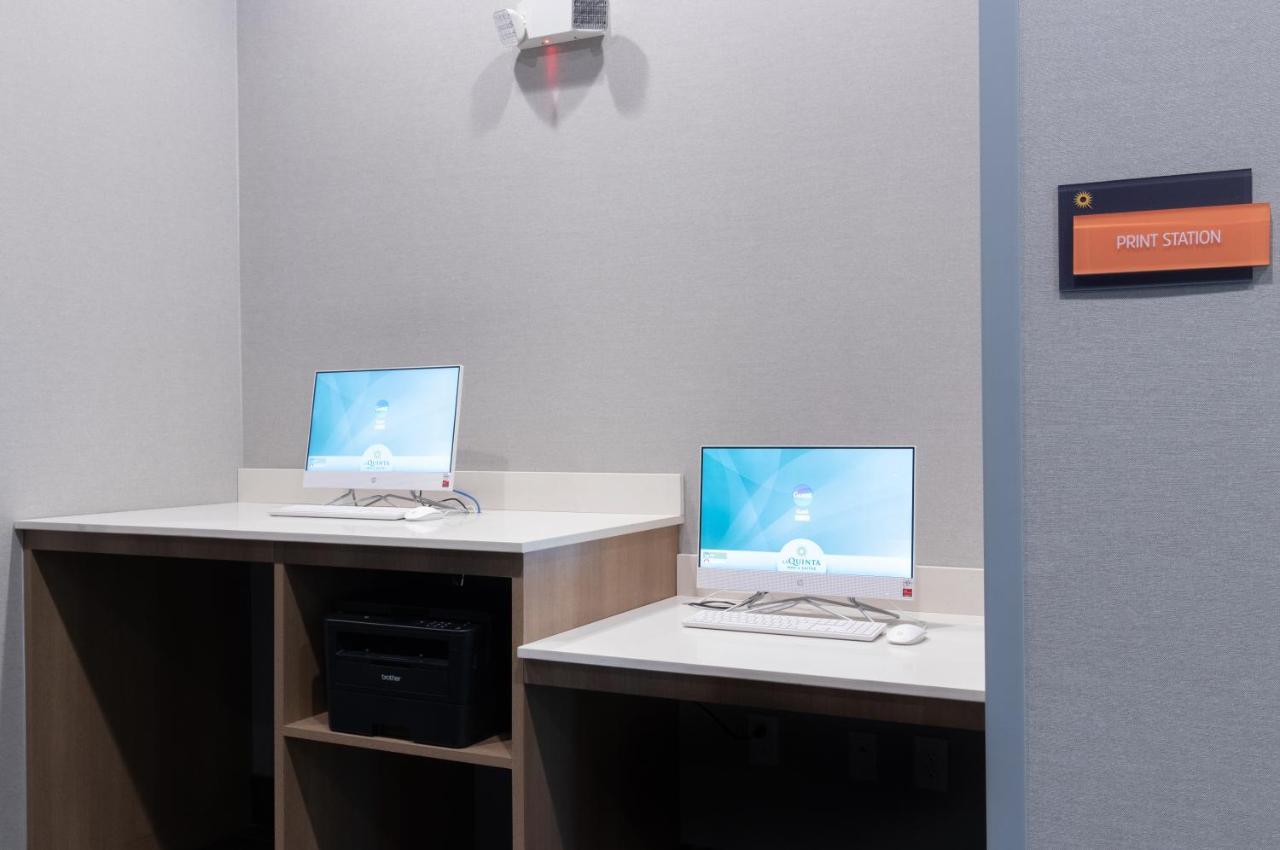 La Quinta Inn & Suites By Wyndham San Antonio Seaworld Lafb Екстериор снимка