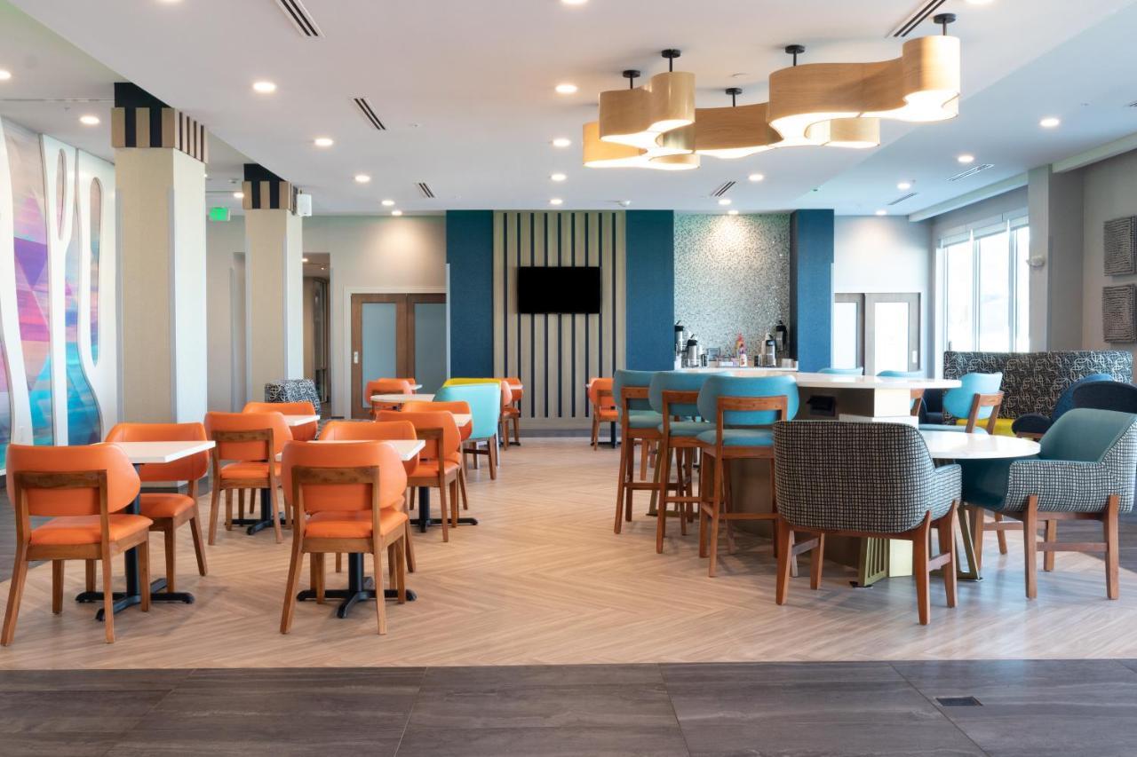 La Quinta Inn & Suites By Wyndham San Antonio Seaworld Lafb Екстериор снимка