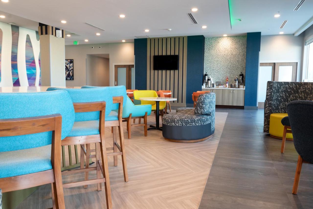 La Quinta Inn & Suites By Wyndham San Antonio Seaworld Lafb Екстериор снимка
