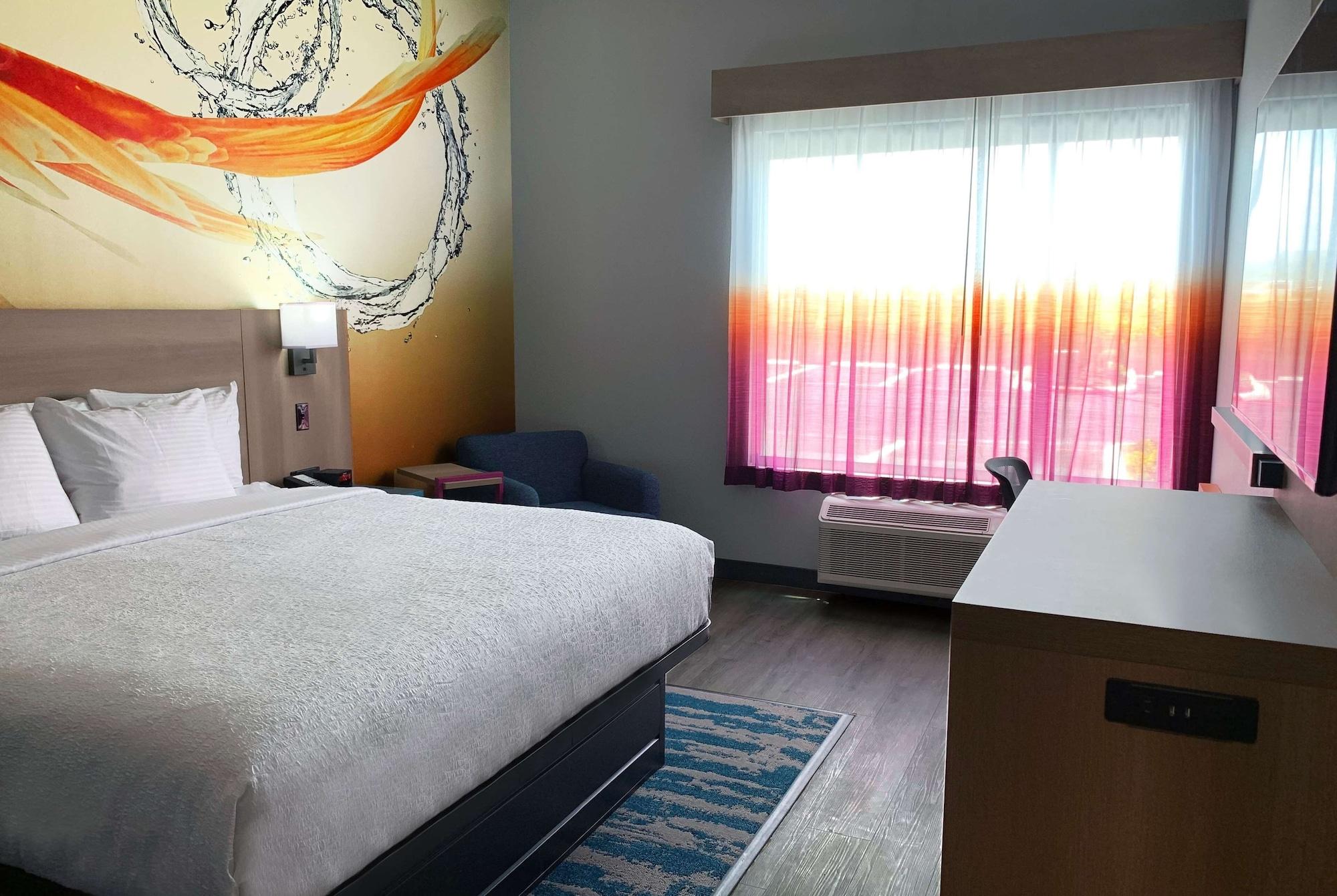 La Quinta Inn & Suites By Wyndham San Antonio Seaworld Lafb Екстериор снимка
