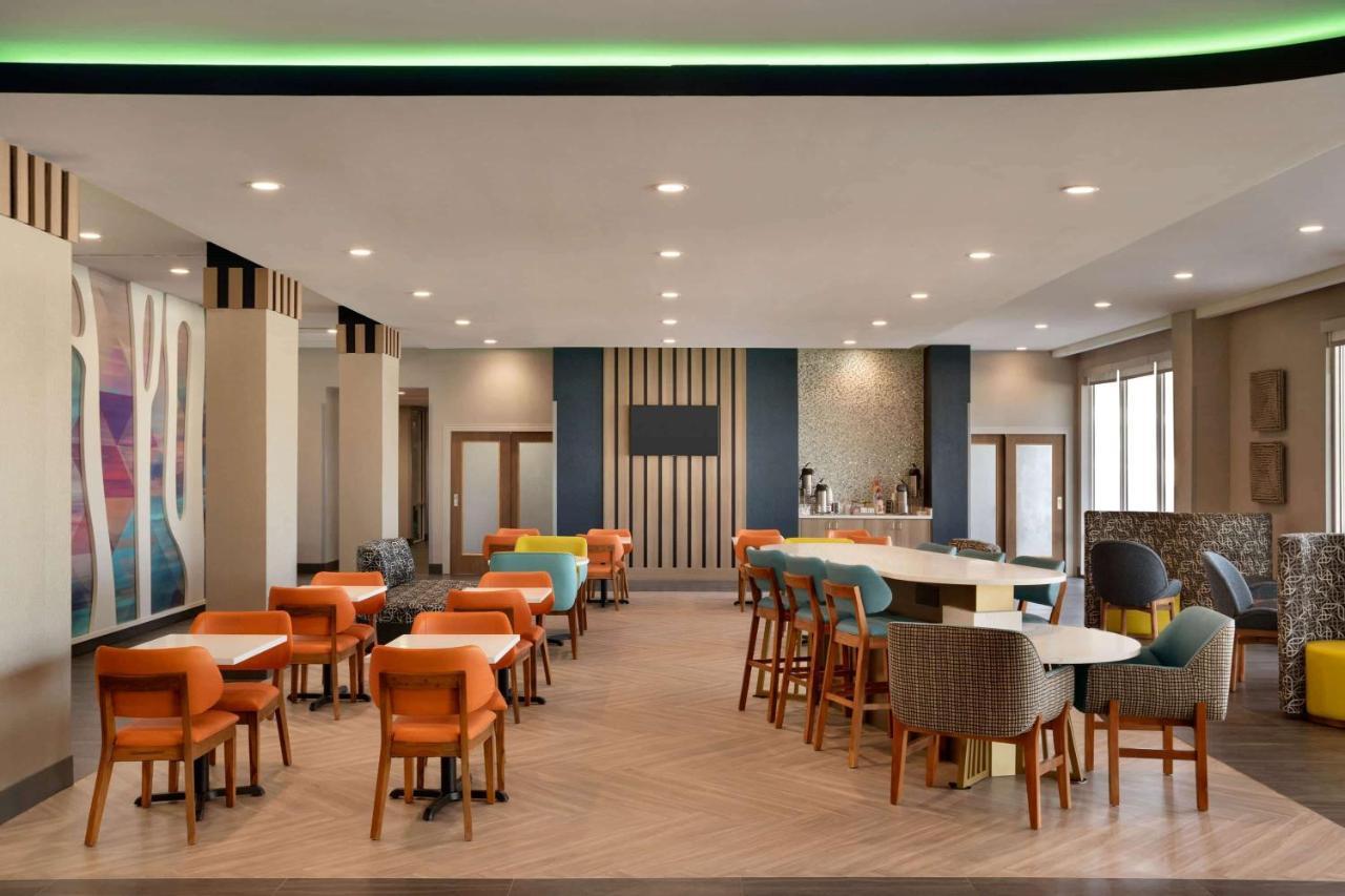 La Quinta Inn & Suites By Wyndham San Antonio Seaworld Lafb Екстериор снимка