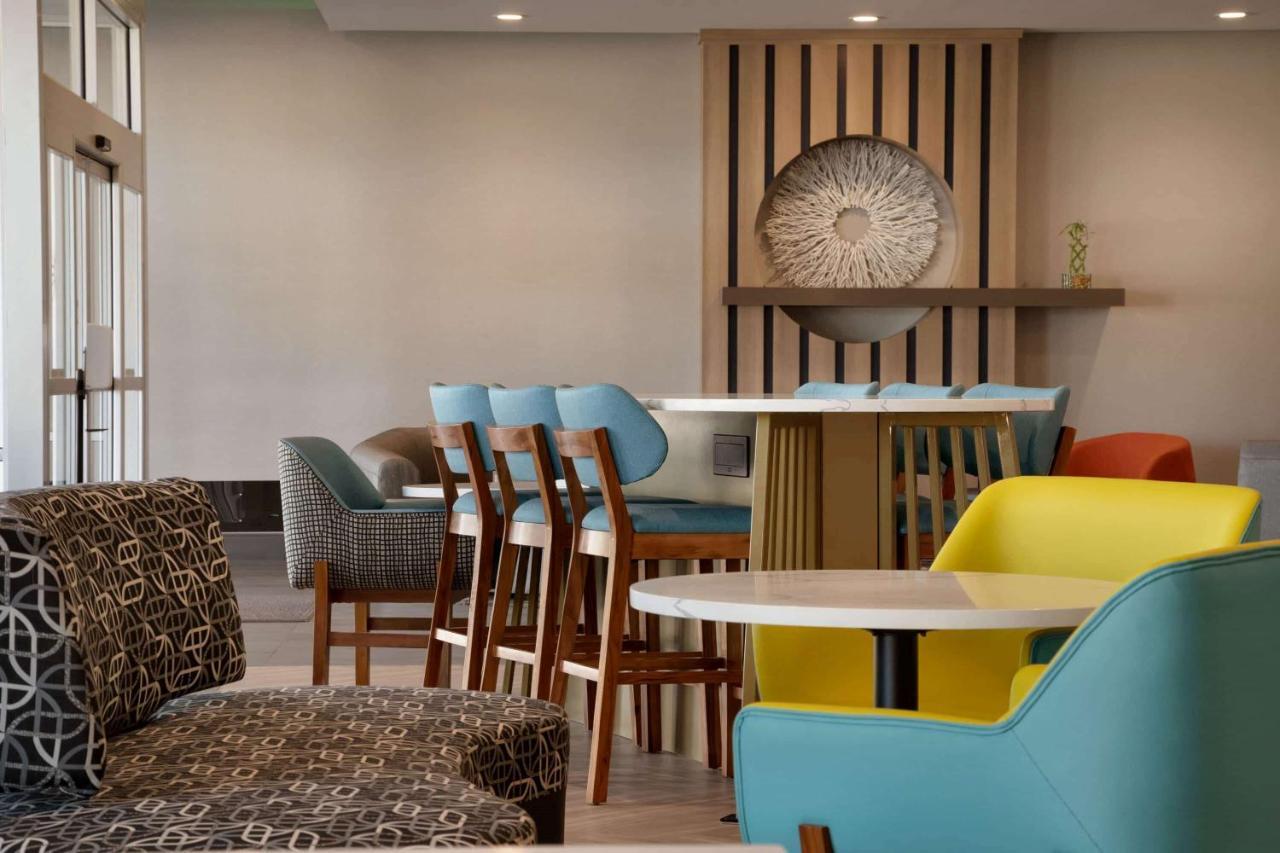 La Quinta Inn & Suites By Wyndham San Antonio Seaworld Lafb Екстериор снимка