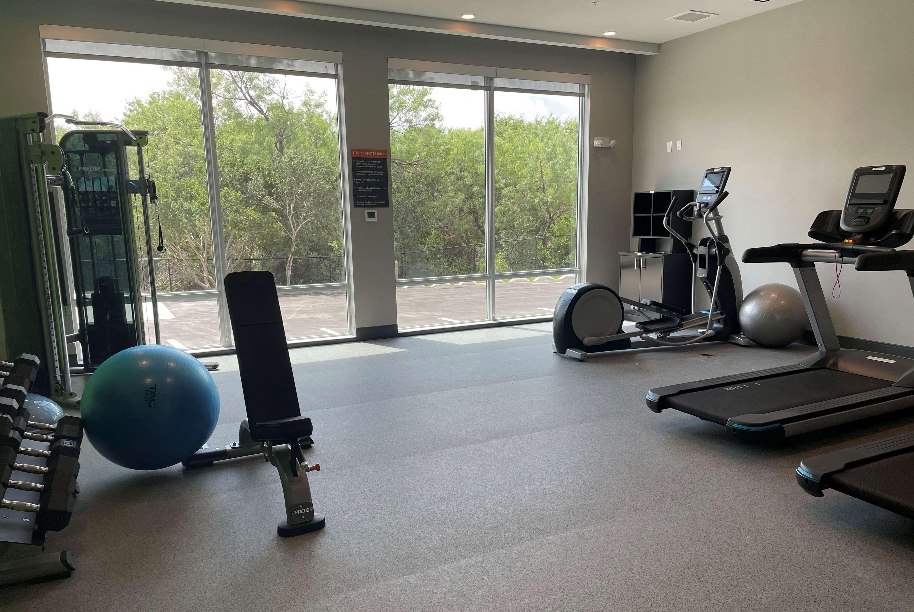 La Quinta Inn & Suites By Wyndham San Antonio Seaworld Lafb Екстериор снимка