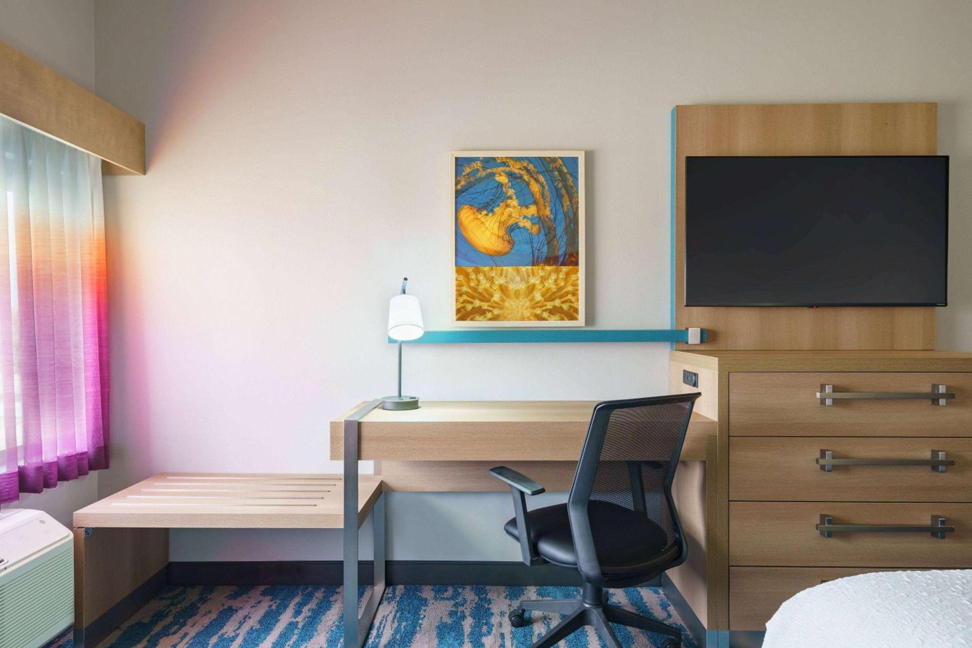 La Quinta Inn & Suites By Wyndham San Antonio Seaworld Lafb Екстериор снимка