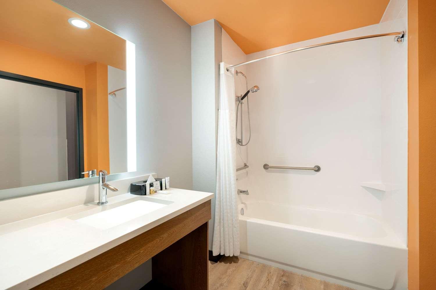 La Quinta Inn & Suites By Wyndham San Antonio Seaworld Lafb Екстериор снимка
